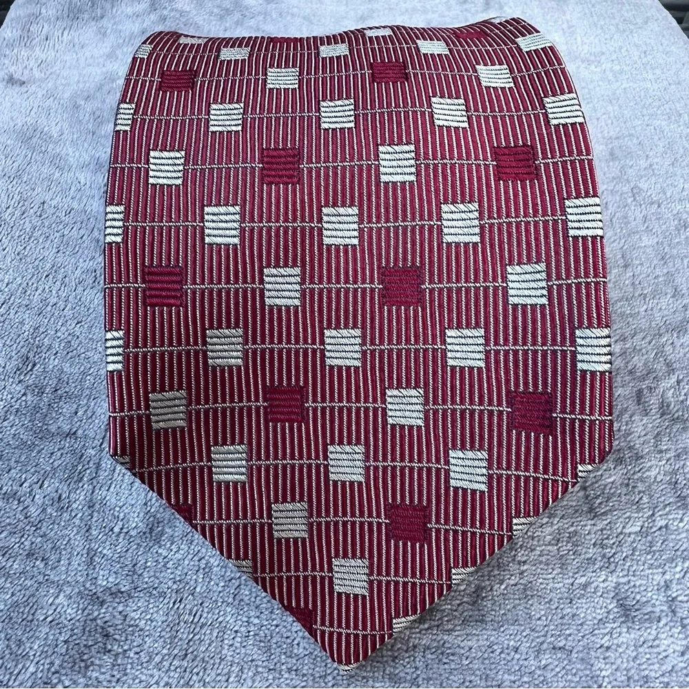 Giorgio Armani Red Silver 100% Silk Tie Made In Italy Celeste Pattern Textured